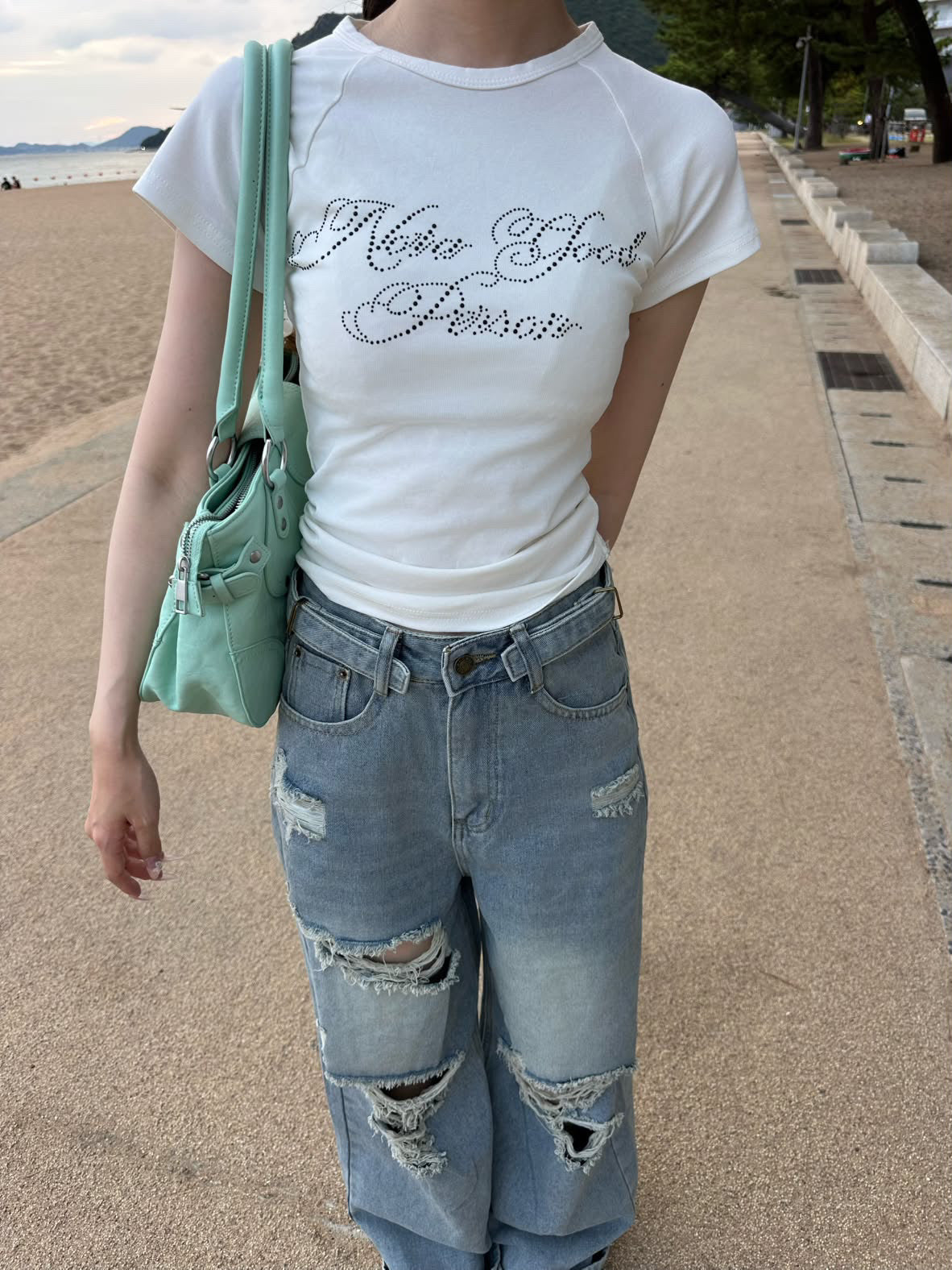 【produced by manaka】 ラインストーンロゴコンパクトTシャツ